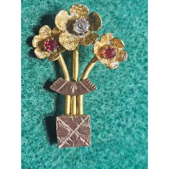 Elegant Crystal Gilt Metal Flower Brooch c 1930 - Picture 2 of 8